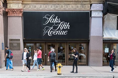 is saks fifth avenue closing.